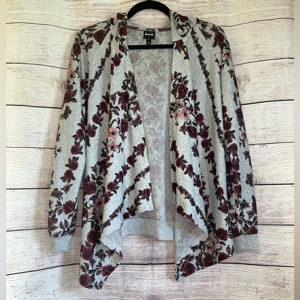 🤎3/$10 Floral Open Knit Hooded Cardigan Size Medium